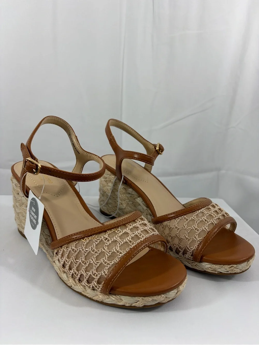 NWT Liz Claiborne Women’s Size 7.5 Tan Braided Espadrille Wedge Sandals